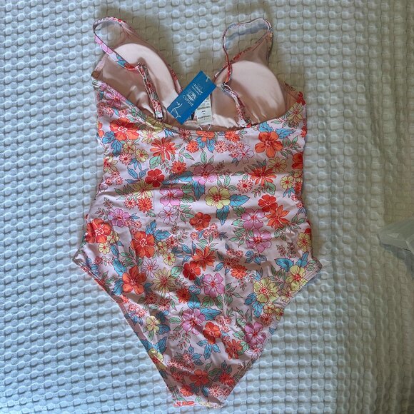 BRAND NEW CUPSHE BATHING SUIT! - Picture 3 of 4